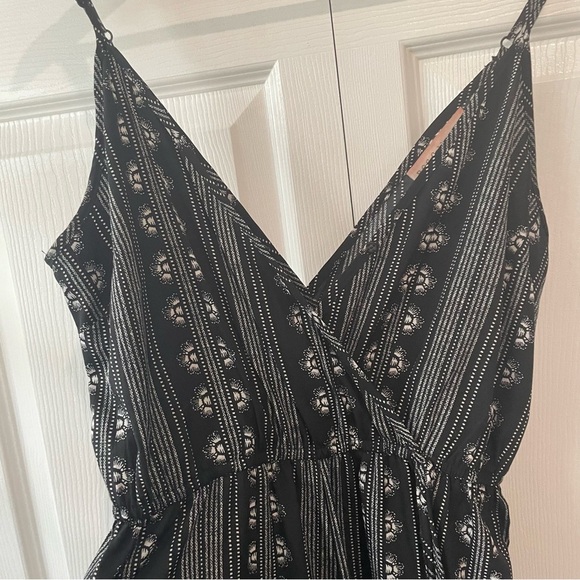 Chic Black Patterned Jumpsuit size small - Picture 2 of 8